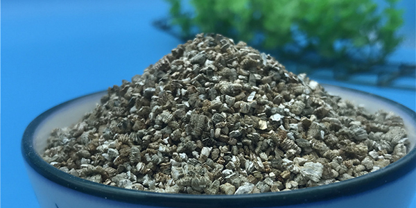 专业生产蛭石,云母片,方解石,珍珠岩